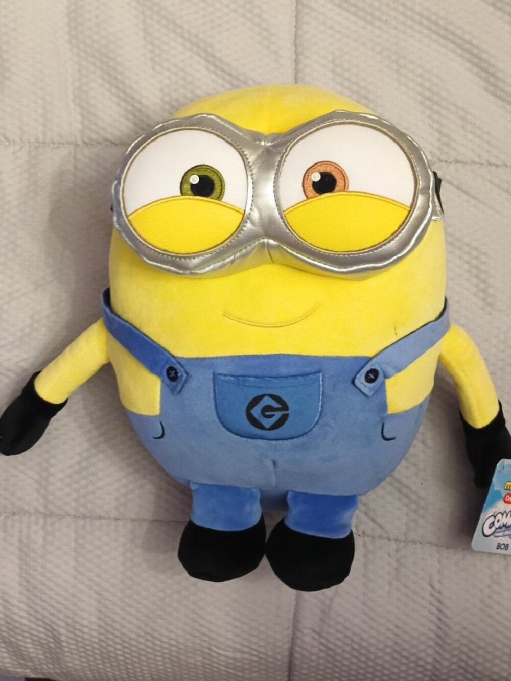 Despicable Me Bob Comfeez Weighted Plush Toy NWT